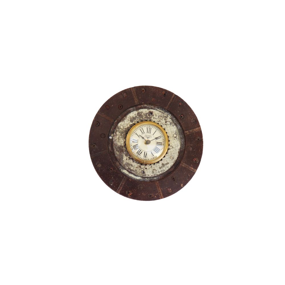 Uhr mit Kupplungsscheibe aus recyceltem Eisen