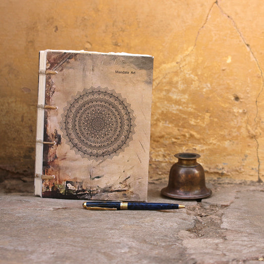 Handgefertigtes Mandala-Kunst-Tagebuch