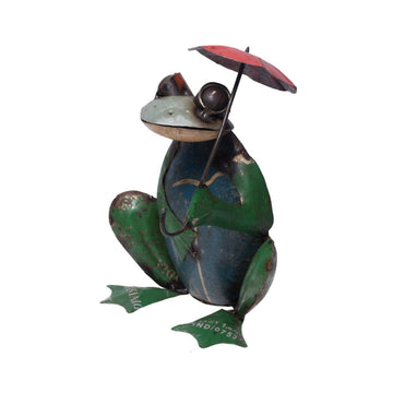 Recycelter Frosch mit Regenschirm