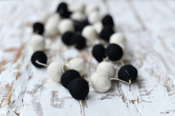 Pom Pom Garland Black And Off White