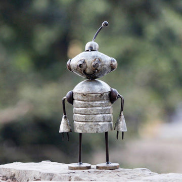 Recycelter Dekotisch Alien